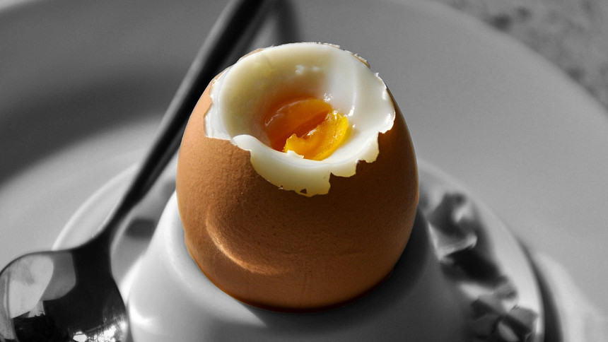 Jak uvařit vejce na měkko? Poradíme, kolik minut postačí, aby byl žloutek tekutý