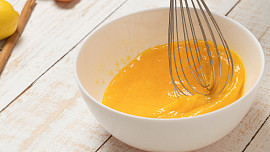 Crème patissière je žloutkový krém z 5 ingrediencí, hotový během chvilky