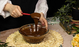 Jak temperovat čokoládu, aby měla správné vlastnosti. Dva způsoby podle videonávodu