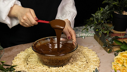 Jak temperovat čokoládu, aby měla správné vlastnosti. Dva způsoby podle videonávodu