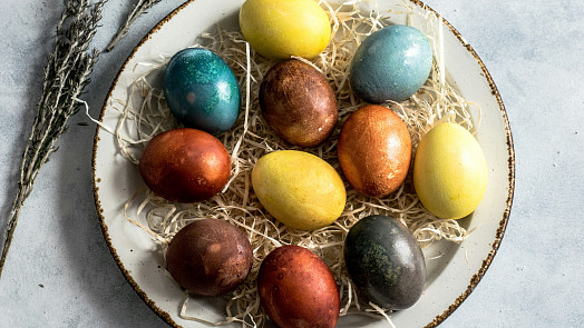 2 způsoby, jak odmastit vajíčka před barvením: Barvy pak na skořápku lépe chytnou