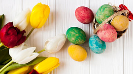 Jak nabarvit vajíčka přírodním způsobem. Využít můžeme zeleninu, bylinky i koření