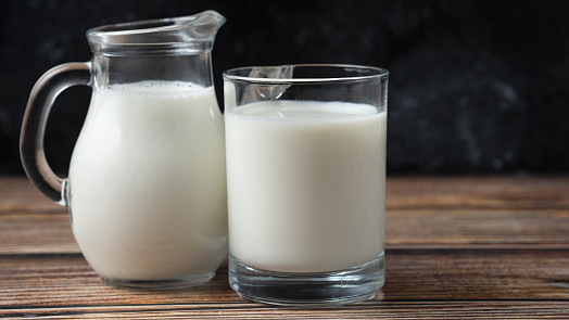 Desatero rad na téma čerstvé kravské mléko: Proč je dobré ho konzumovat?