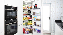 Jak uspořádat potraviny v lednici co nejlépe, aby vydržely déle čerstvé