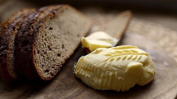Jak vyrobit kozí máslo v několika krocích. Už jste ho ochutnali?