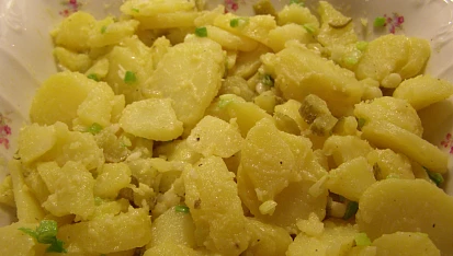 Bramborový salát - kyselý, teplý