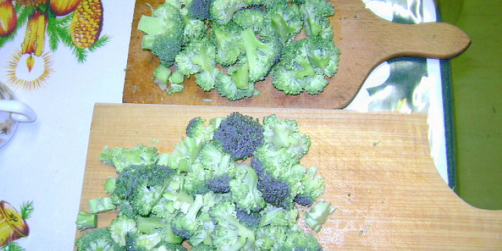Brokolicová polévka s hráškem a mrkví trochu jinak (Přichystaná brokolice)