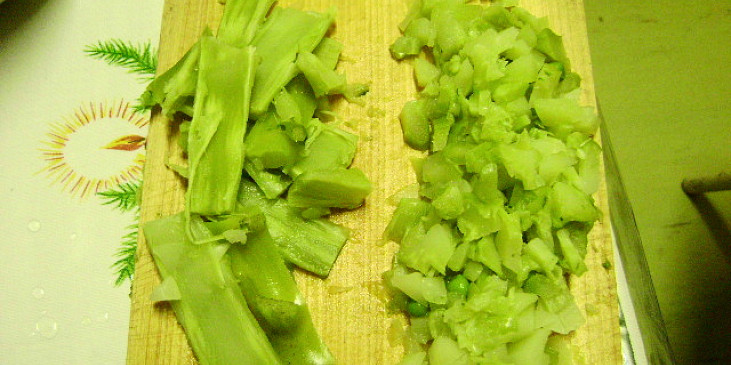 Brokolicová polévka s hráškem a mrkví trochu jinak (Oddělená dužina od kůže)
