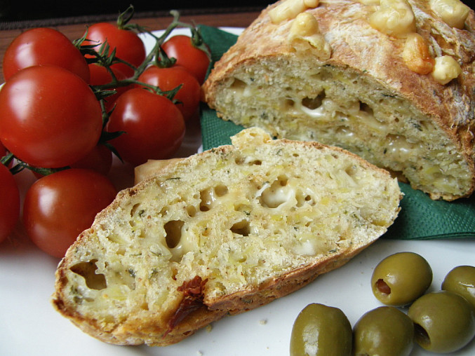 Bylinkovo-sýrový chléb bez pekárny