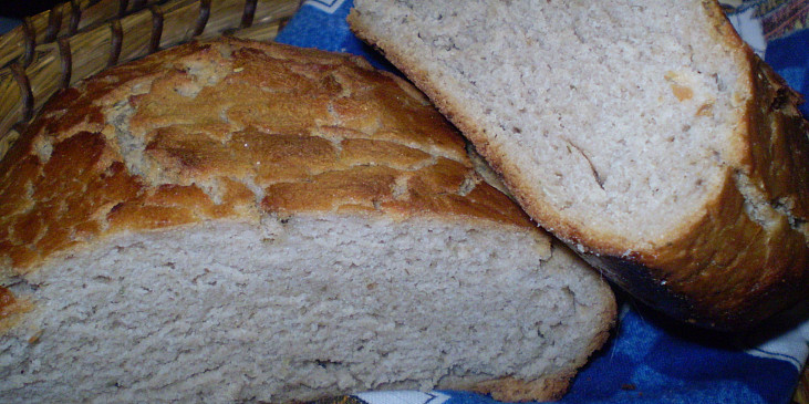 Chléb s bylinkama a česnekem (chleba s bylinkymy a česnekem)