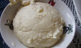 Domácí máslo od Moschus z domácí pekárny