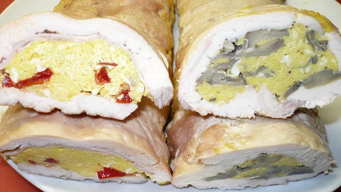 Drůbeží roláda bez rolování, Jedna roláda s kapií a druhá se žampióny