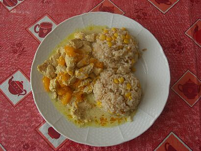 Kuřecí kousky nažluto (kousky s mandarinkami a rýží s kukuřicí)