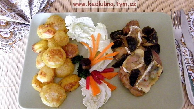 Kuřecí plátky s houbami a hermelínem
