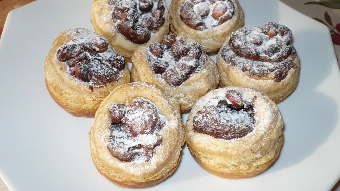 Listové MUFFINKY, Plněno nutellou a lískovými oříšky