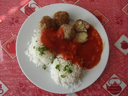 Masové kuličky plněné ananasem s rajčatovou omáčkou, Kuličky s ananasem