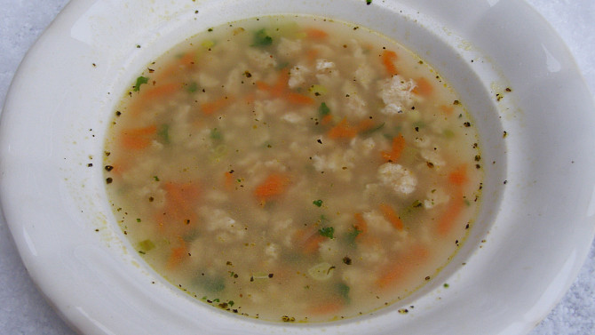 Nepravá mozečková polévka, s nastrouhanou mrkví 