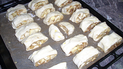 Obyč štrúdl zvláštně pečený, připravené k pečení