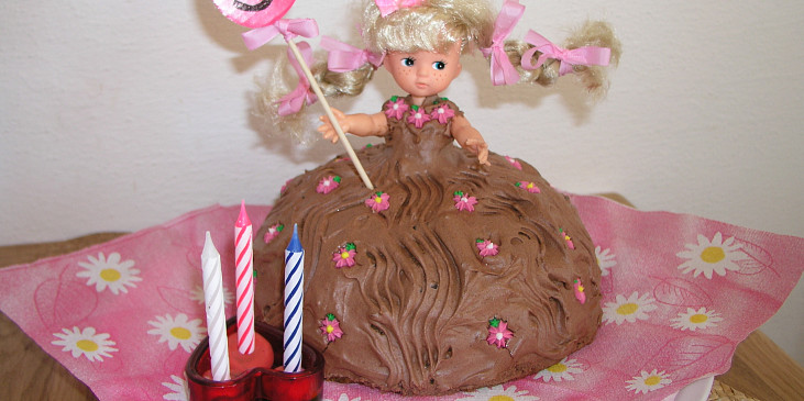 Panenka - dort pro malé panenky (Narozeninový dort - panenka)