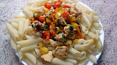Penne s kuřecím ragú na paprice