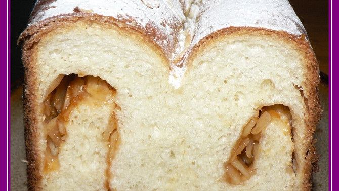 Plněný sladký chlebánek, ..........pečený v pečce na chleba..........