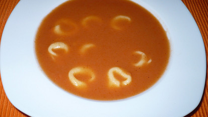 Rajská polévka II., V polévce tortellini plněné masem