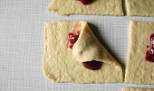 Šátečky z kynutého těsta s malinovou marmeládou, První překlad