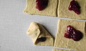 Šátečky z kynutého těsta s malinovou marmeládou (Třetí překlad)