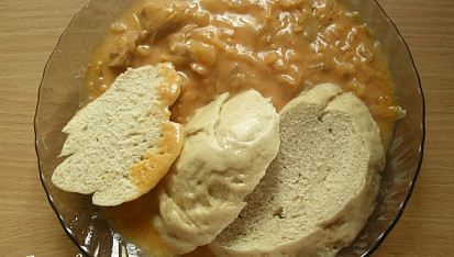 Segedínský guláš, knedla je experiment z chlebovej muky ;o)