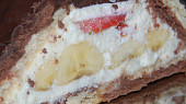 Smetanový dortík z Be-be sušenek, Varianta s banánem a jahodamy;  poskládáno 4x6