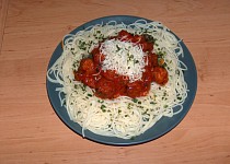 Špagety s masovými kuličkami