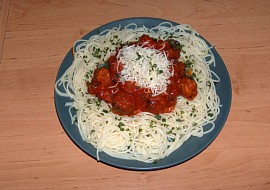Špagety s masovými kuličkami