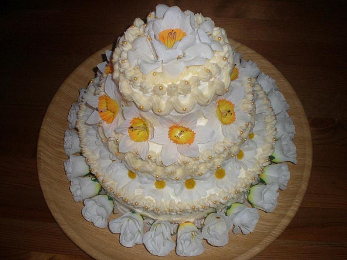 Svatební dort třípatrový - domácí, Svatební dort třípatrový
