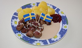 Švédské masové kuličky s omáčkou a brusinkami