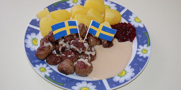 Švédské masové kuličky s omáčkou a brusinkami