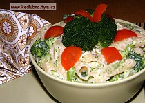 Těstovinový salát s brokolicí a nivovou omáčkou
