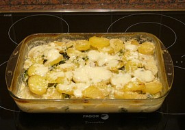 Zapečené brambory s brokolicí,smetanou a sýrem (Zapečené brambory)