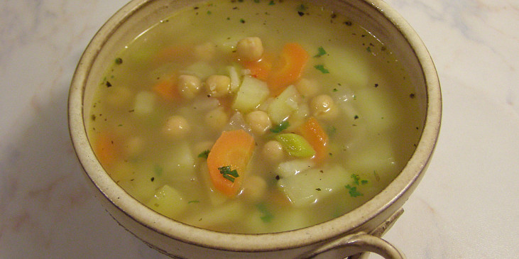 Zeleninová polévka s cizrnou