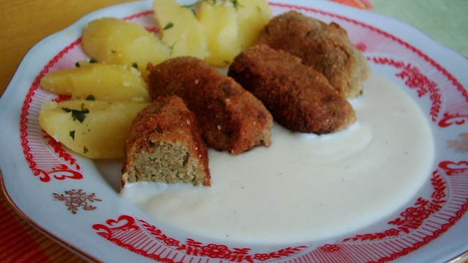 Zelné krokety se sýrovou omáčkou