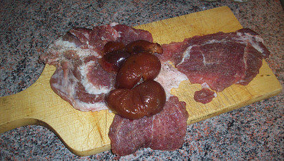 Babiččina vepřová krkovice se švestkami