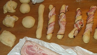 Bagetky s anglickou slaninou, f