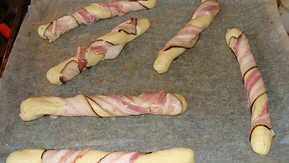 Bagetky s anglickou slaninou, Kynutí na plechu
