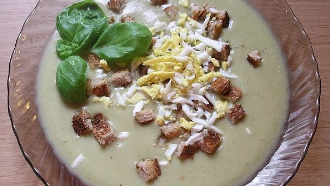 Brokolicová polévka, Dala som pol na pol brokoli s karfiolom a miesto nivy parmezan, bola vyborna!