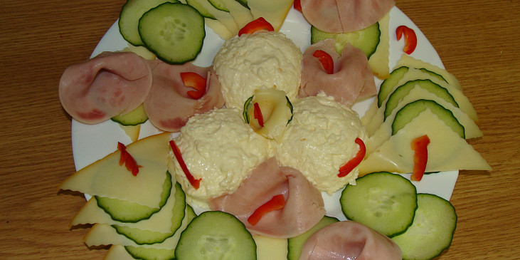 Česnekovo-sýrová pomazánka (Rychlá večeře pro rodinku)