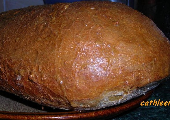 Cibulový chléb, Peču cibulový už moc dlouho, občas i v troubě, jako tento. Jen opět s živým droždím a 2 lžičkama soli, potřený je rozšlehaným vejcem. Úžasně voní.