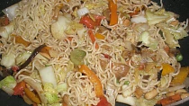 Čínské nudle se zeleninou / wok