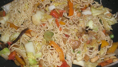 Čínské nudle se zeleninou / wok
