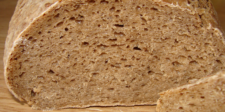 Celožitný chléb na řezu