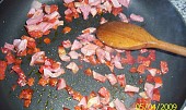 Fazolový salát s uzeným kolenem a paprikášem