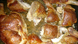 Kuře s žemlovo-máslovou nádivkou